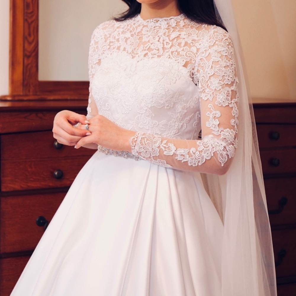 WEDDING DRESS - Picture 5 of 7